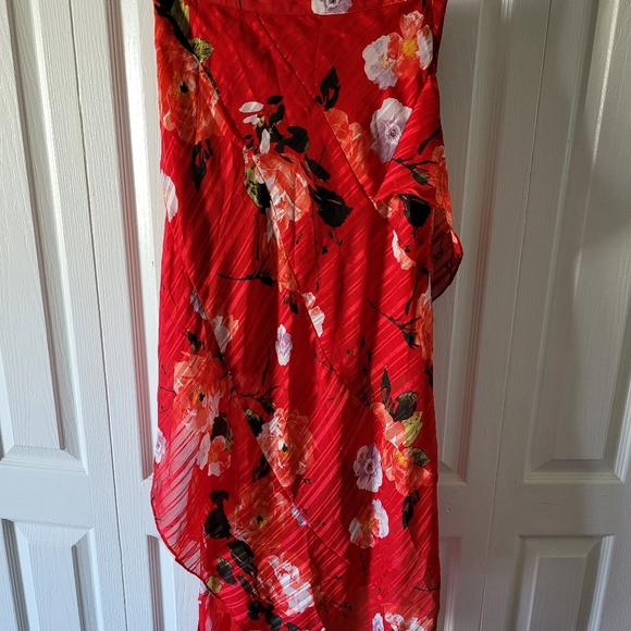 Red Floral Guess Skirt - Picture 2 of 6